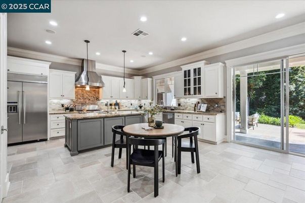 Dining room, Interior, Kitchen, Pendant Lights, Recessed Lighting, Stainless Steel Appliances