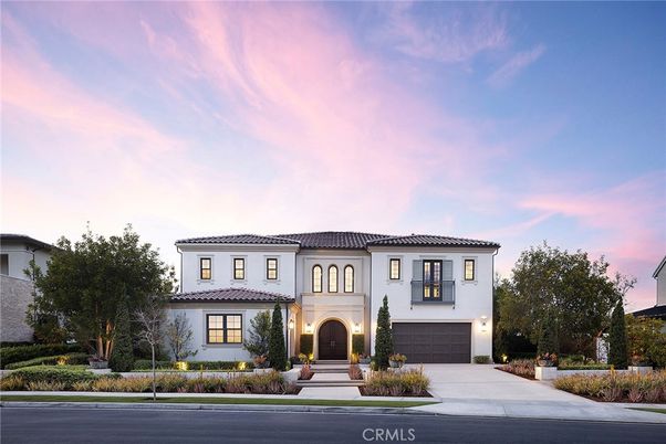 Attached, Exterior, Facade, Mediterranean