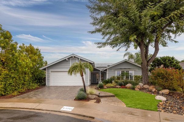 Attached, Exterior, Facade, Ranch