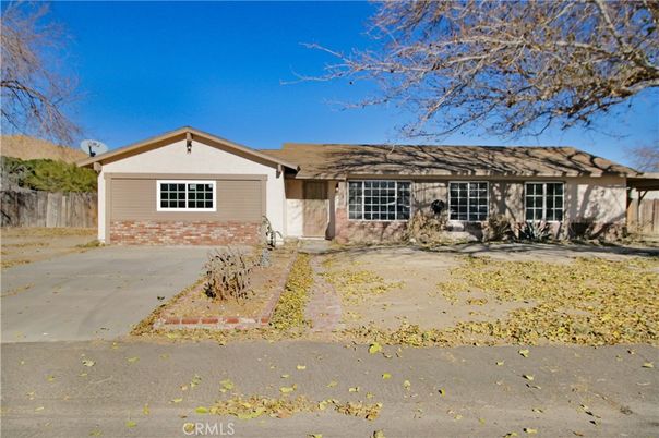 Backyard, Exterior, Facade, Ranch
