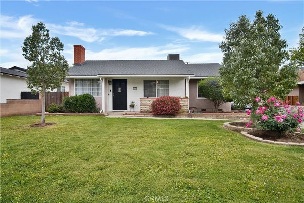 Backyard, Exterior, Facade, Ranch