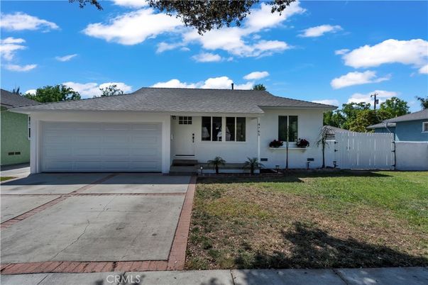 Attached, Exterior, Facade, Ranch