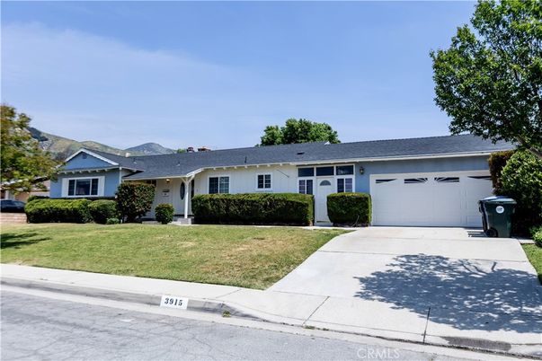Attached, Exterior, Facade, Ranch