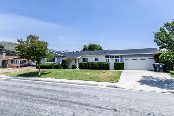 Attached, Exterior, Facade, Ranch