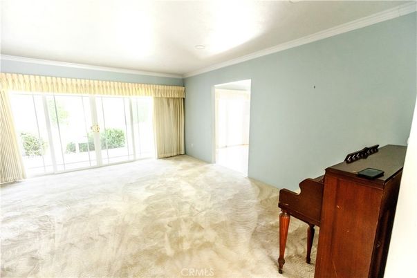 Empty room, Interior, Piano