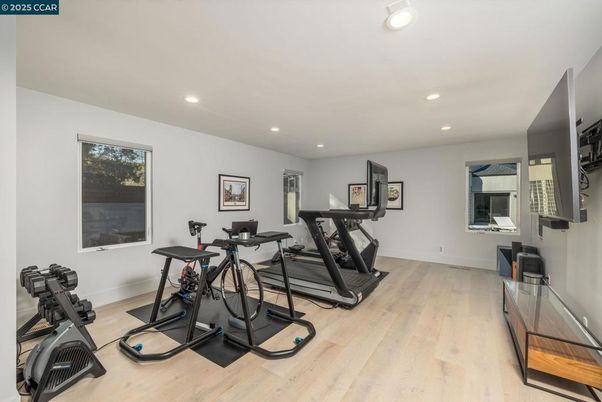 Fitness Equipment, Interior, Recessed Lighting, Wood Texture Flooring