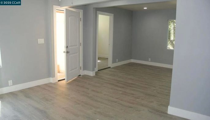 Empty room, Interior, Recessed Lighting, Wood Texture Flooring
