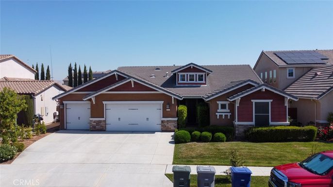 Attached, Exterior, Facade, Solar Panels, Mediterranean
