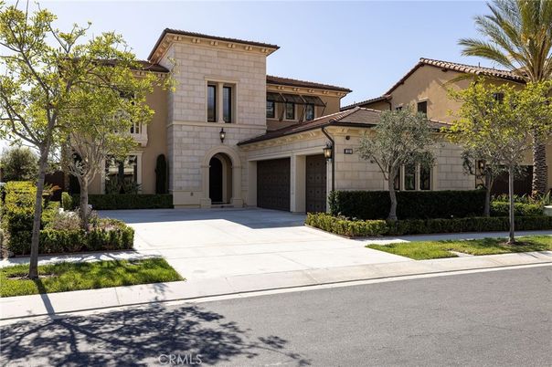 Attached, Exterior, Facade, Mediterranean