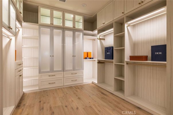 Interior, Walk-in Closets, Wood Texture Flooring