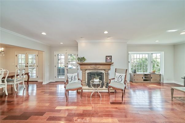 Dining room, Fireplace, Interior, Recessed Lighting, Wood Texture Flooring