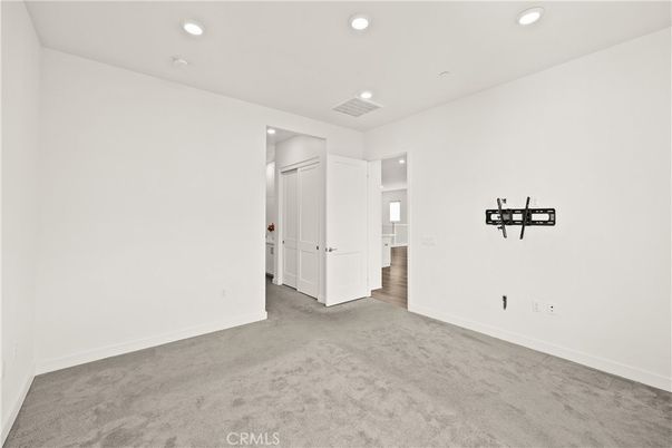 Empty room, Interior, Recessed Lighting