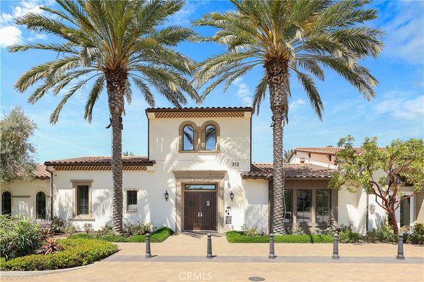 Exterior, Facade, Mediterranean