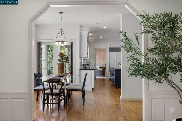 Dining room, Interior, Kitchen, Pendant Lights, Recessed Lighting, Wood Texture Flooring