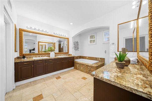 Bathroom, Dual Sink Vanities, Interior, Recessed Lighting