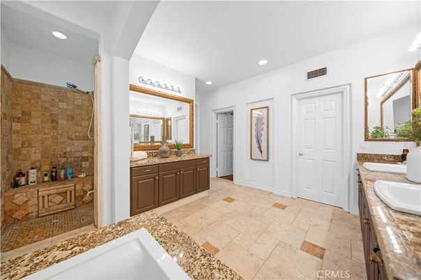Bathroom, Dual Sink Vanities, Interior, Recessed Lighting