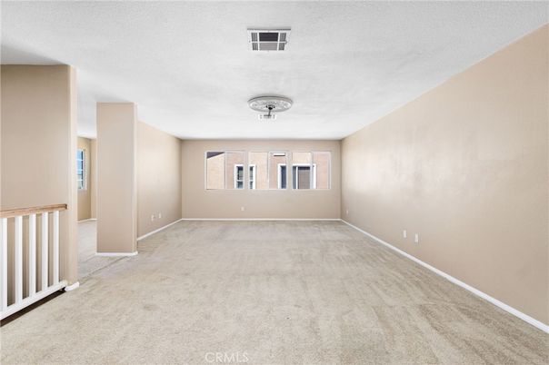 Empty room, Interior