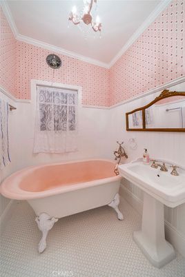 Bathroom, Free Standing Baths, Interior