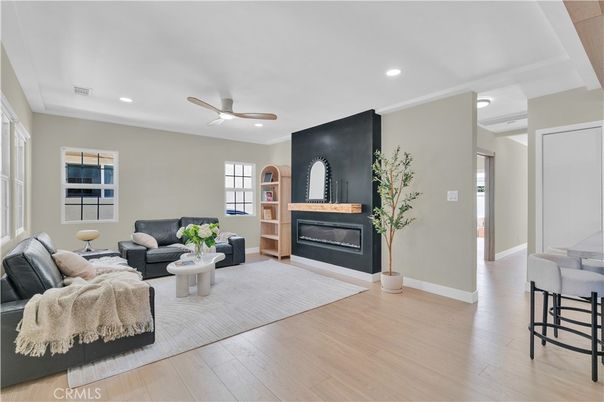 Interior, Living room, Recessed Lighting, Wood Texture Flooring