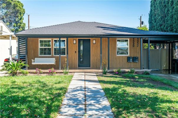 Exterior, Facade, Ranch