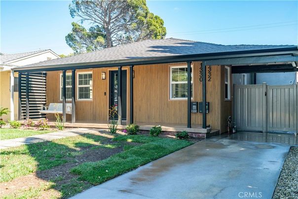 Exterior, Facade, Ranch