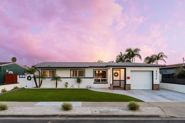 Attached, Exterior, Facade, Ranch