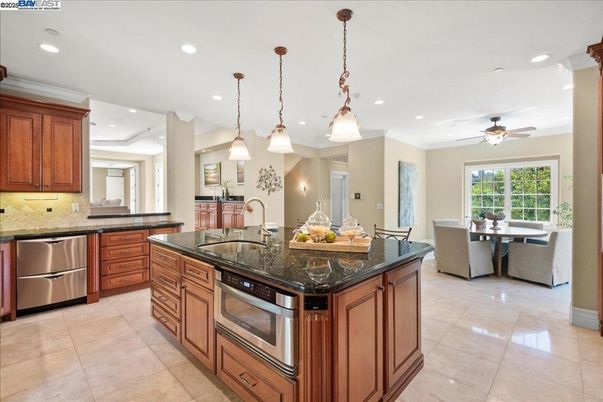 Dining room, Interior, Kitchen, Pendant Lights, Recessed Lighting, Stainless Steel Appliances