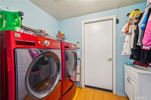 Interior, Utility Closets, Washer, Wood Texture Flooring