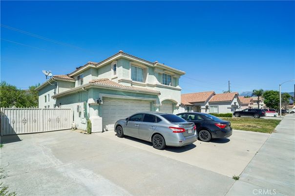 Attached, Exterior, Facade, Mediterranean