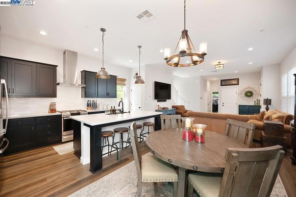 Chandelier, Dining room, Interior, Kitchen, Pendant Lights, Recessed Lighting, Wood Texture Flooring