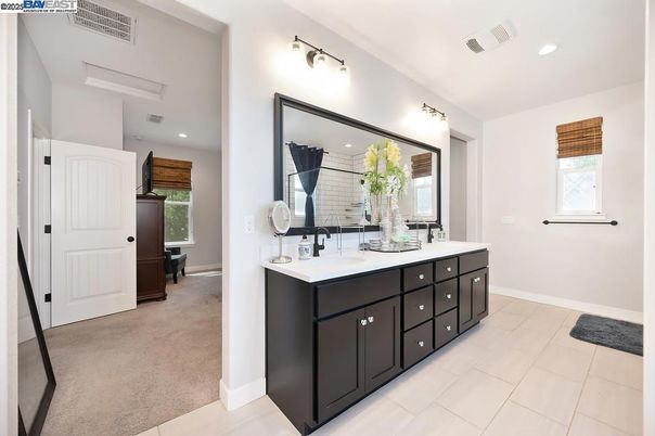 Bathroom, Dual Sink Vanities, Interior, Recessed Lighting