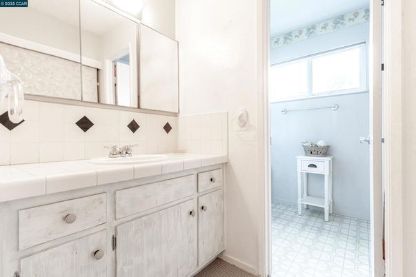 Bathroom, Interior, Tile Countertops