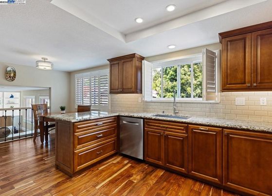 Dining room, Interior, Kitchen, Recessed Lighting, Wood Texture Flooring