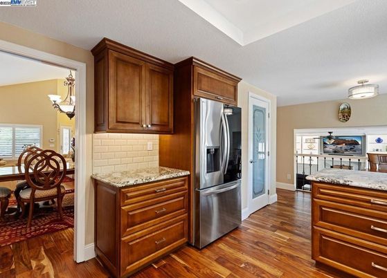 Chandelier, Dining room, Interior, Kitchen, Stainless Steel Appliances, Wood Texture Flooring