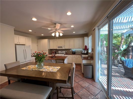 Dining room, Interior, Kitchen, Recessed Lighting