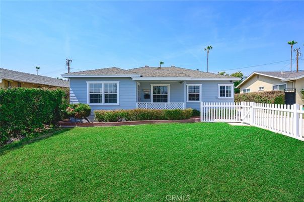Backyard, Exterior, Facade, Ranch