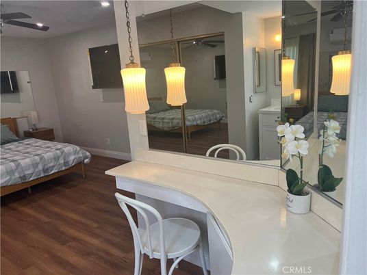 Interior, Pendant Lights, Recessed Lighting, Wood Texture Flooring
