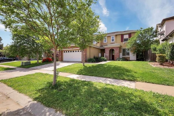 Attached, Backyard, Exterior, Facade, Brick Facade, Georgian