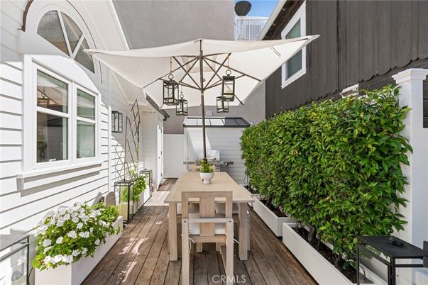 Dining room, Exterior, Interior, Pendant Lights, Wood Texture Flooring