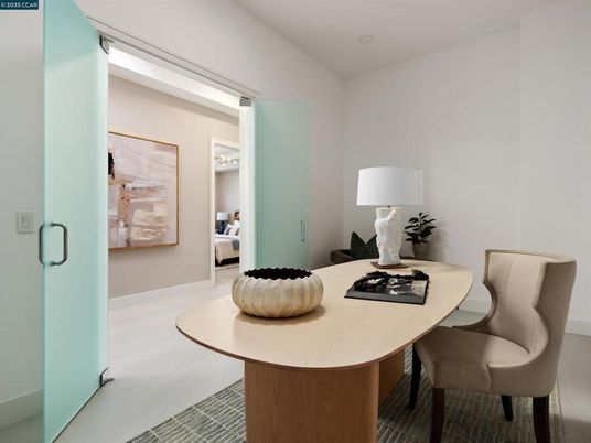 Home Office, Interior
