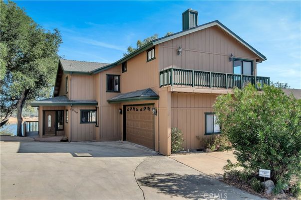 Attached, Exterior, Facade, Farmhouse