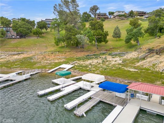 Exterior, Lake