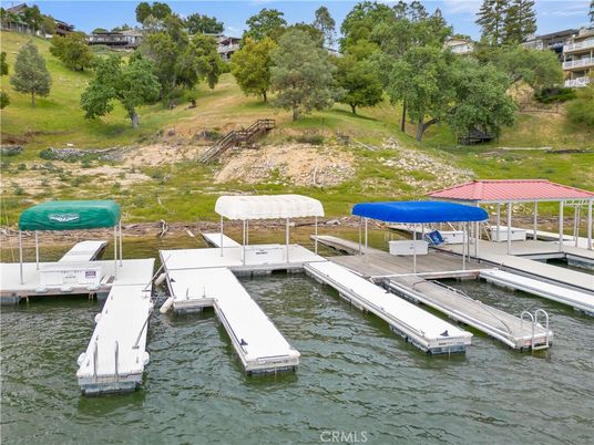Exterior, Lake