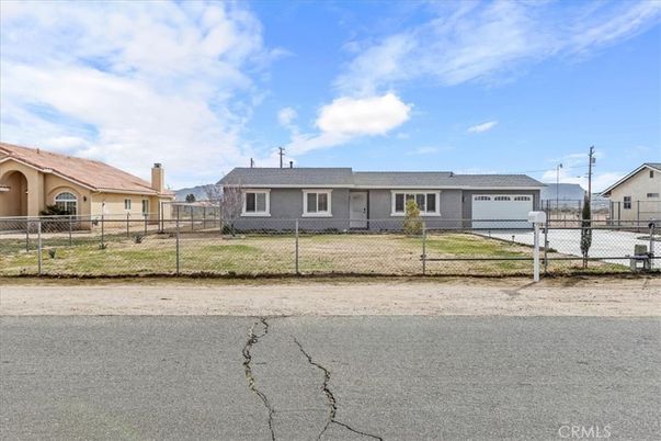 Attached, Exterior, Facade, Ranch