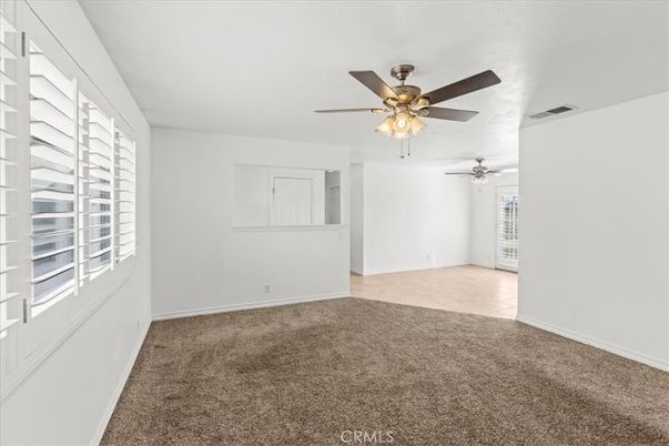 Empty room, Interior