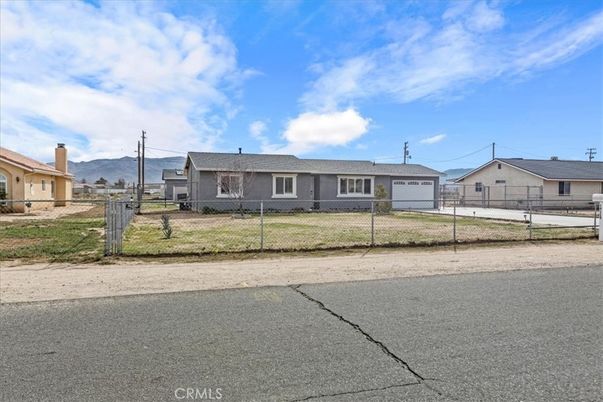 Attached, Exterior, Facade, Ranch
