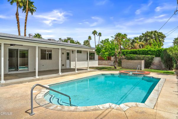 Exterior, Pool
