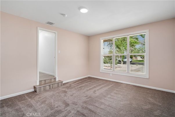 Empty room, Interior