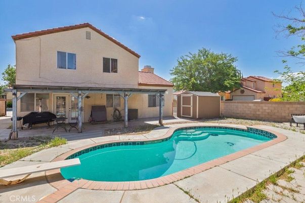 Exterior, Pool