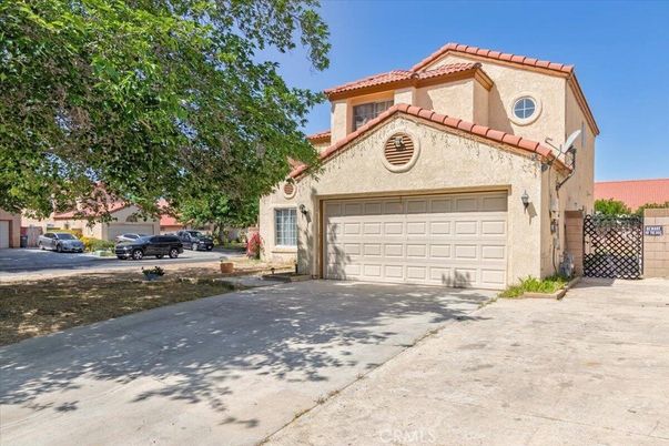 Attached, Exterior, Facade, Mediterranean